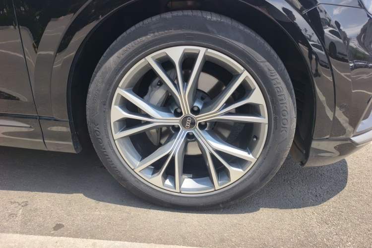 Used Audi Q8 2022 55 TFSI Luxury Dynamic Edition Right Front Wheel Hub