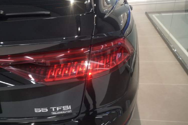 Used Audi Q8 2022 55 TFSI Prestige Dynamic Edition Right Rear Taillight