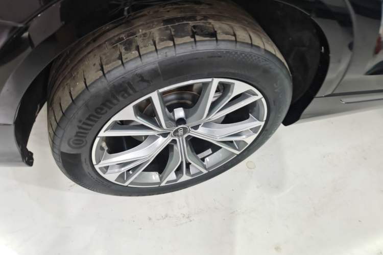 Used Audi Q8 2022 55 TFSI Luxury Dynamic Edition Right Rear Wheel Hub