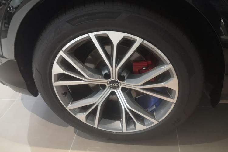 Used Audi Q8 2022 55 TFSI Prestige Dynamic Edition Right Rear Wheel Hub