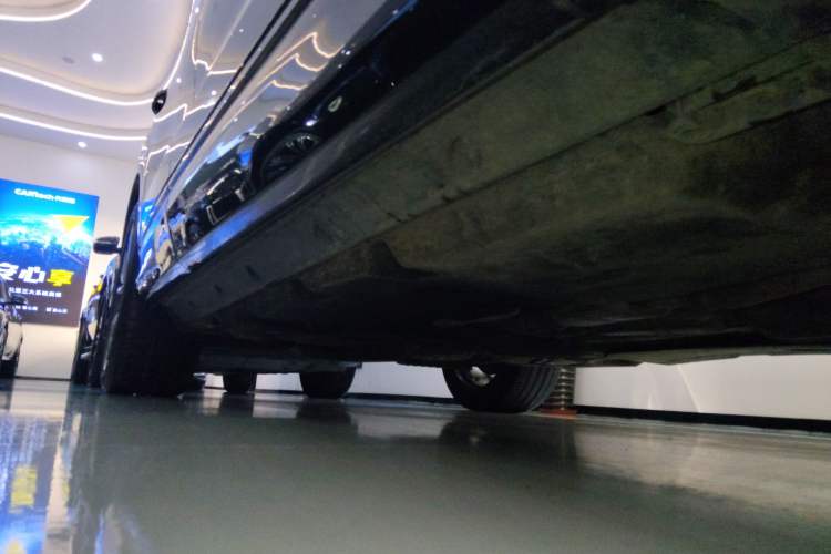 Used Audi Q8 2022 55 TFSI Luxury Dynamic Edition Right Side Sill