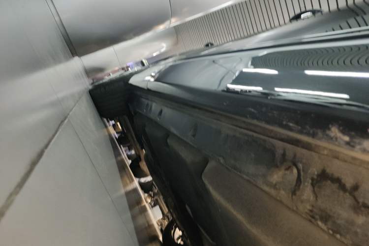 Used Audi Q8 2022 55 TFSI Luxury Dynamic Edition Right Side Sill