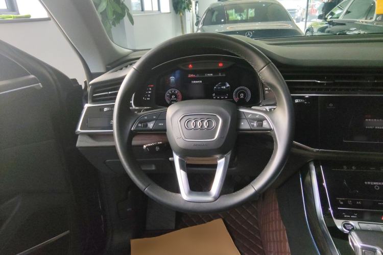 Used Audi Q8 2022 55 TFSI Luxury Dynamic Edition Steering Wheel