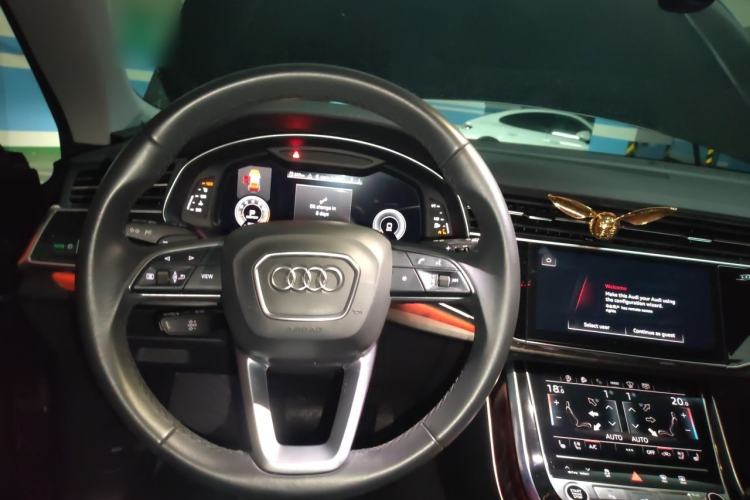 Used Audi Q8 2022 55 TFSI Luxury Dynamic Edition Steering Wheel
