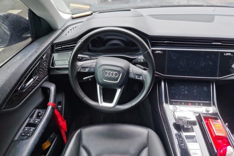 Used Audi Q8 2022 55 TFSI Luxury Dynamic Edition Steering Wheel