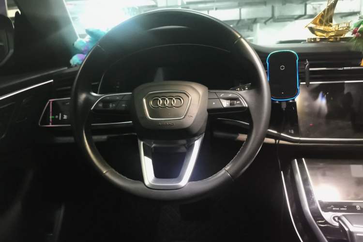 Used Audi Q8 2022 55 TFSI Luxury Dynamic Edition Steering Wheel
