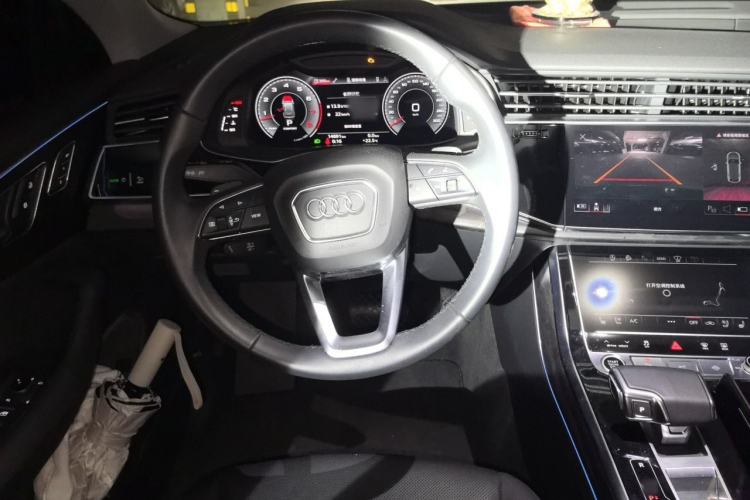 Used Audi Q8 2022 55 TFSI Luxury Dynamic Edition Steering Wheel