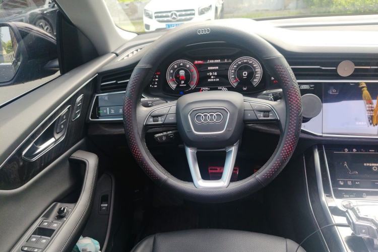 Used Audi Q8 2022 55 TFSI Luxury Dynamic Edition Steering Wheel