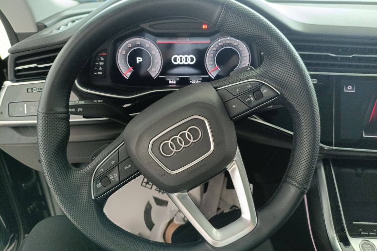 Used Audi Q8 2022 55 TFSI Luxury Dynamic Edition Steering Wheel