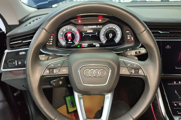 Used Audi Q8 2022 55 TFSI Luxury Dynamic Edition Steering Wheel