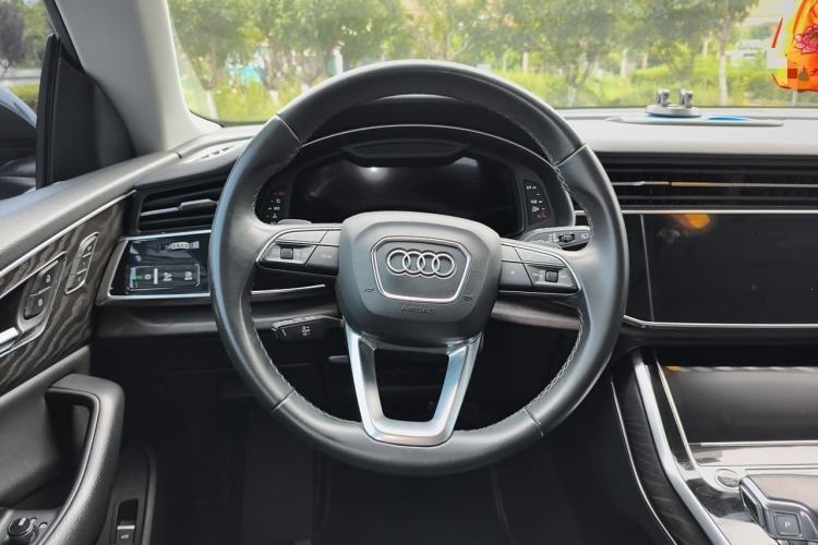 Used Audi Q8 2022 55 TFSI Luxury Dynamic Edition Steering Wheel