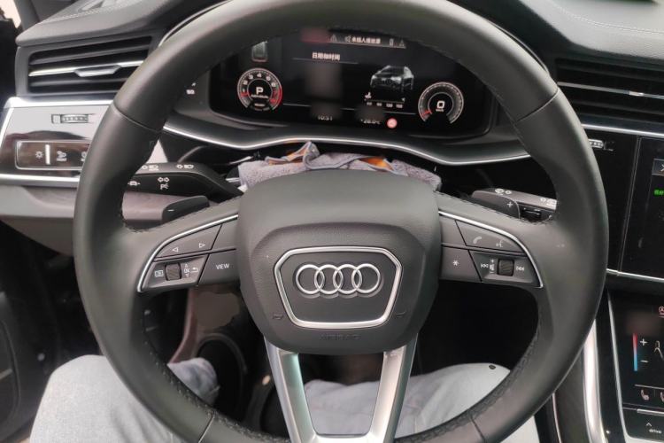 Used Audi Q8 2022 55 TFSI Luxury Dynamic Edition Steering Wheel