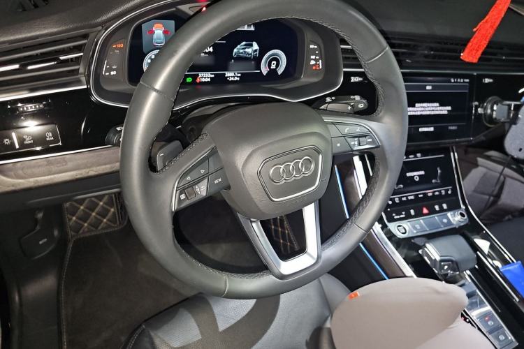 Used Audi Q8 2022 45 TFSI Luxury Dynamic Model Steering Wheel