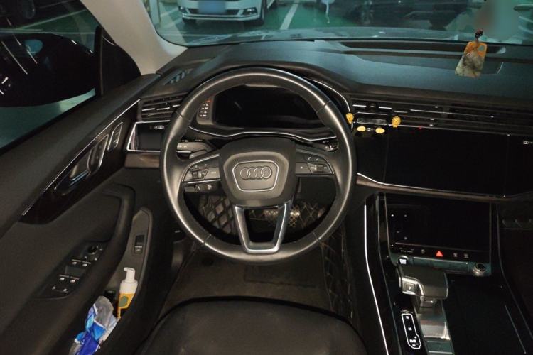 Used Audi Q8 2022 55 TFSI Luxury Dynamic Edition Steering Wheel