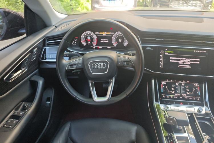 Used Audi Q8 2022 55 TFSI Luxury Dynamic Edition Steering Wheel