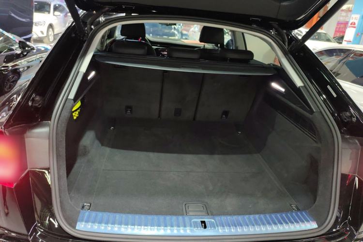 Used Audi Q8 2022 55 TFSI Luxury Dynamic Edition Trunk