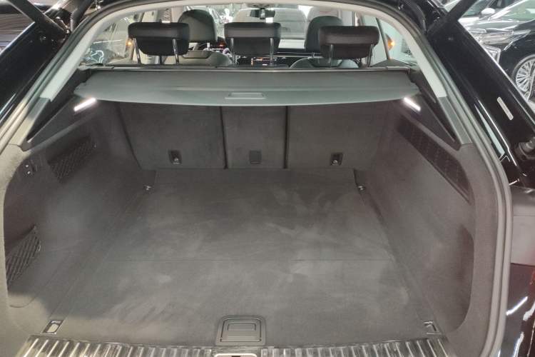 Used Audi Q8 2022 55 TFSI Luxury Dynamic Edition Trunk