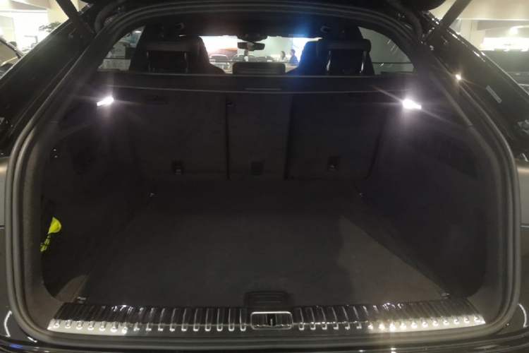 Used Audi Q8 2022 55 TFSI Prestige Dynamic Edition Trunk
