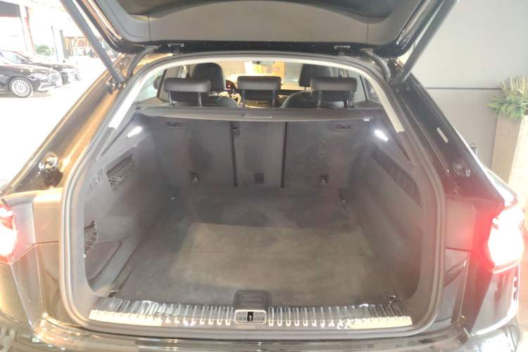 Used Audi Q8 2022 55 TFSI Luxury Dynamic Edition Trunk