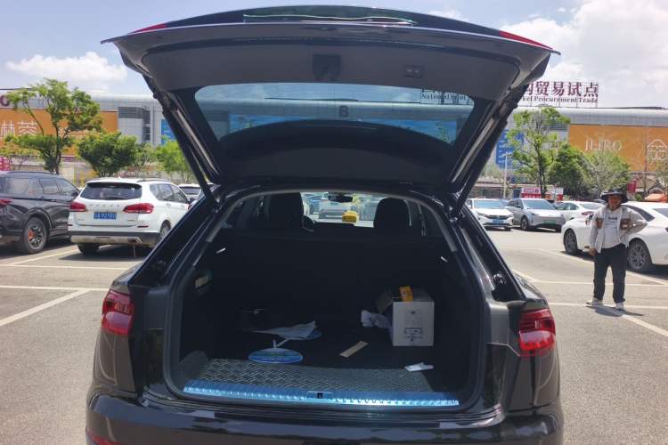 Used Audi Q8 2022 55 TFSI Luxury Dynamic Edition Trunk