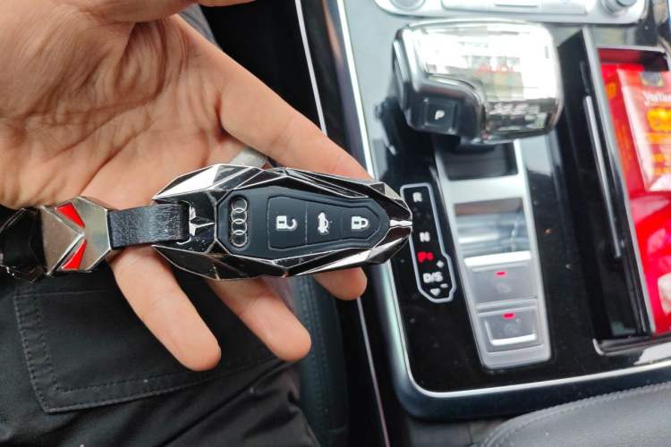 Used Audi Q8 2022 55 TFSI Luxury Dynamic Edition Vehicle Key