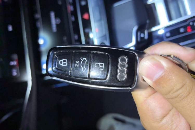 Used Audi Q8 2022 55 TFSI Luxury Dynamic Edition Vehicle Key