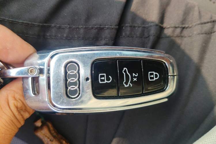 Used Audi Q8 2022 55 TFSI Luxury Dynamic Edition Vehicle Key
