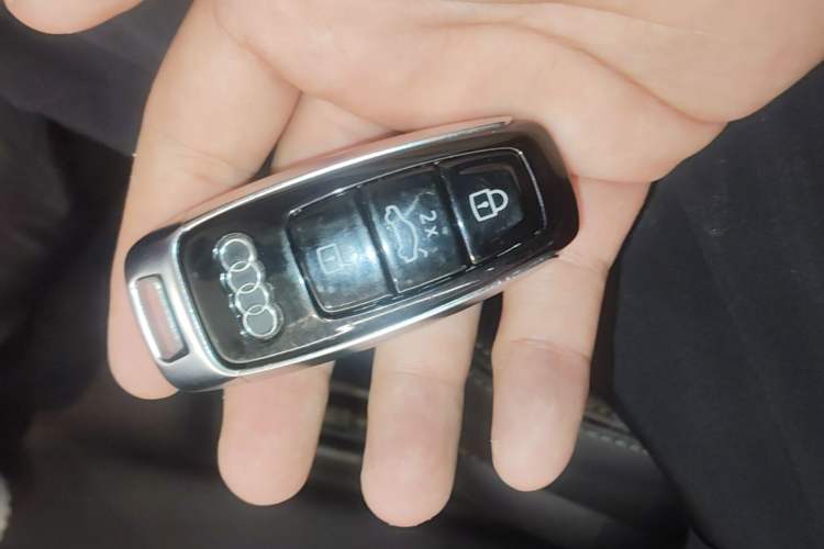 Used Audi Q8  Vehicle Key