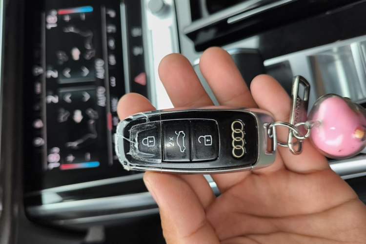 Used Audi Q8 2022 55 TFSI Luxury Dynamic Edition Vehicle Key