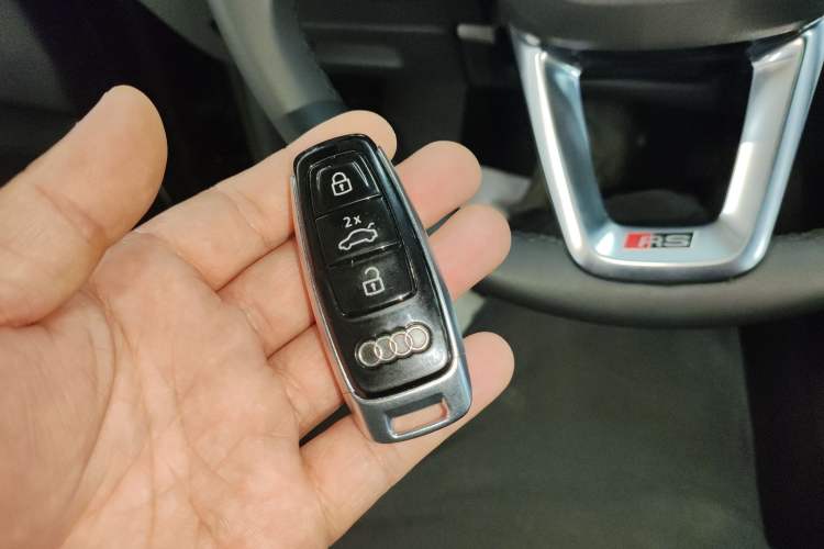 Used Audi Q8 2022 55 TFSI Luxury Dynamic Edition Vehicle Key