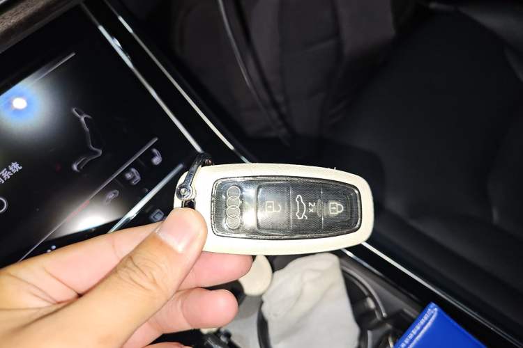 Used Audi Q8 2022 45 TFSI Luxury Dynamic Model Vehicle Key
