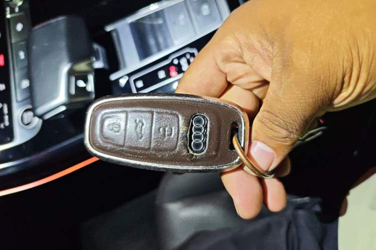 Used Audi Q8 2022 55 TFSI Luxury Dynamic Edition Vehicle Key
