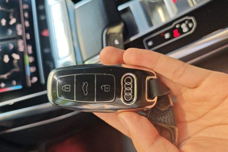 Used Audi Q8 2022 55 TFSI Luxury Dynamic Edition Vehicle Key