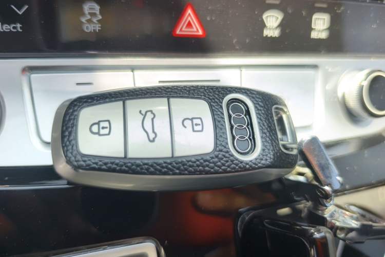 Used Audi Q8 2022 55 TFSI Luxury Dynamic Edition Vehicle Key