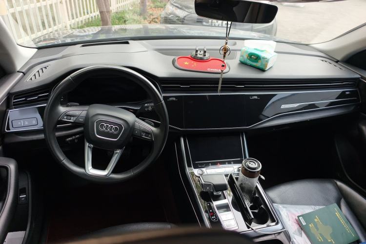Used Audi Q8 2022 55 TFSI Luxury Dynamic Edition Center Console
