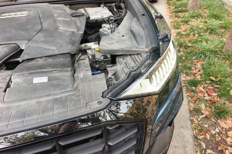 Used Audi Q8 2022 55 TFSI Luxury Dynamic Edition Engine Bay Left