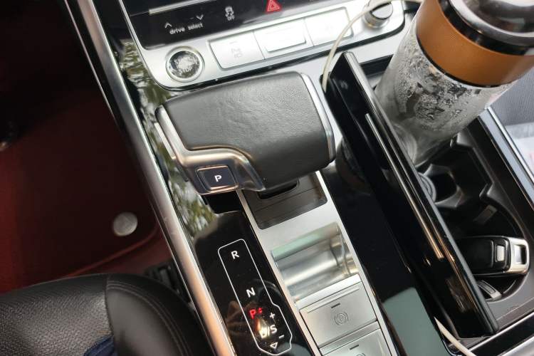 Used Audi Q8 2022 55 TFSI Luxury Dynamic Edition Gear Lever