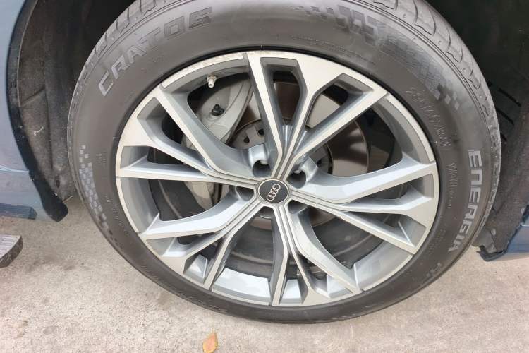 Used Audi Q8 2022 55 TFSI Luxury Dynamic Edition Right Front Wheel Hub