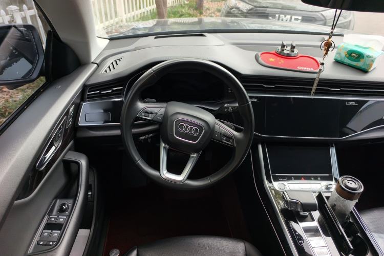 Used Audi Q8 2022 55 TFSI Luxury Dynamic Edition Steering Wheel