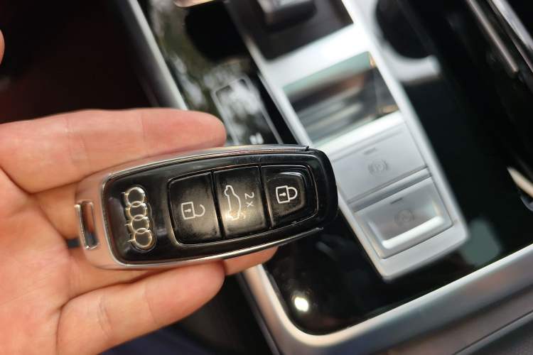 Used Audi Q8 2022 55 TFSI Luxury Dynamic Edition Vehicle Key