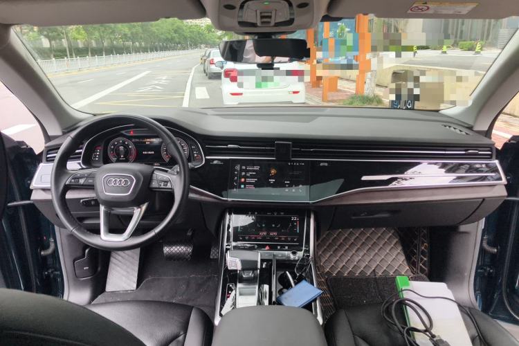 Used Audi Q8 2022 55 TFSI Luxury Dynamic Edition Center Console