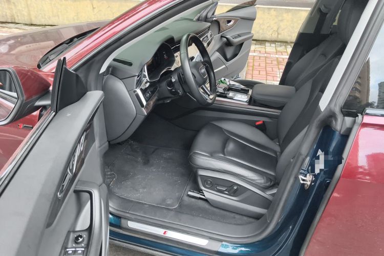 Used Audi Q8 2022 55 TFSI Luxury Dynamic Edition Driver Seat