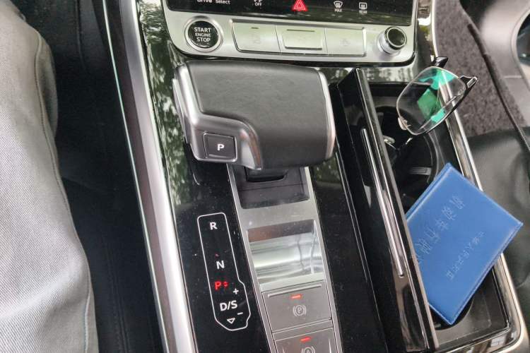 Used Audi Q8 2022 55 TFSI Luxury Dynamic Edition Gear Lever