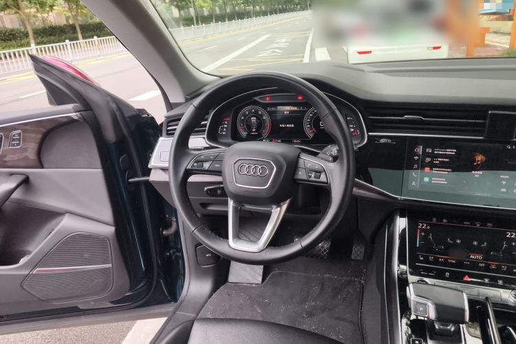 Used Audi Q8 2022 55 TFSI Luxury Dynamic Edition Steering Wheel