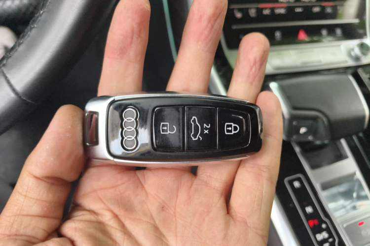 Used Audi Q8 2022 55 TFSI Luxury Dynamic Edition Vehicle Key