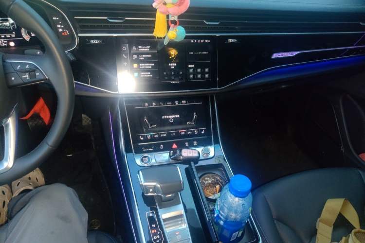 Used Audi Q8 2023 55 TFSI Luxury Dynamic Edition Audio And AC Panel