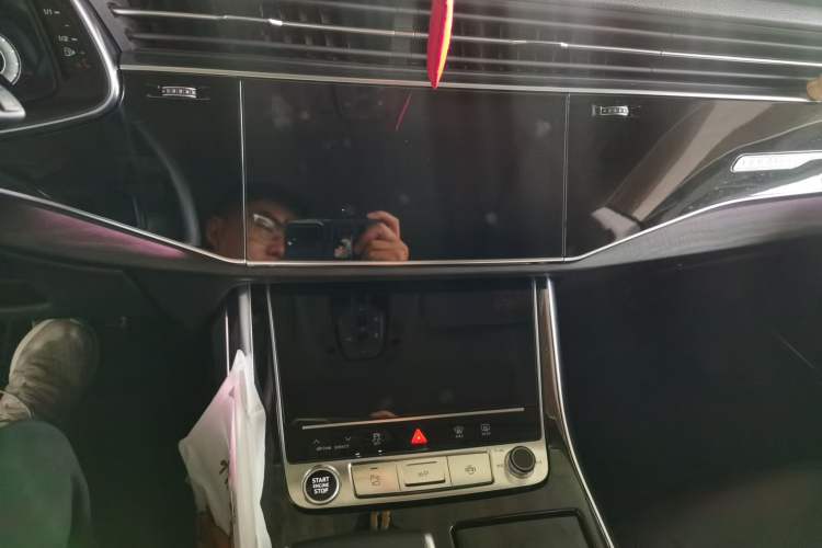 Used Audi Q8 2023 55 TFSI Luxury Dynamic Edition Audio And AC Panel