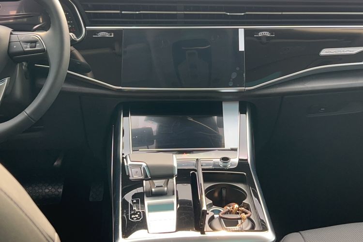 Used Audi Q8 2023 55 TFSI Luxury Dynamic Edition Audio And AC Panel