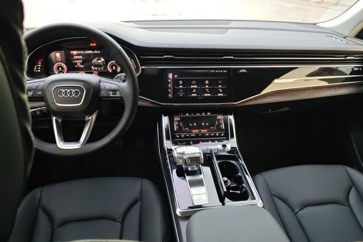 Used Audi Q8 2023 55 TFSI Luxury Dynamic Edition Center Console