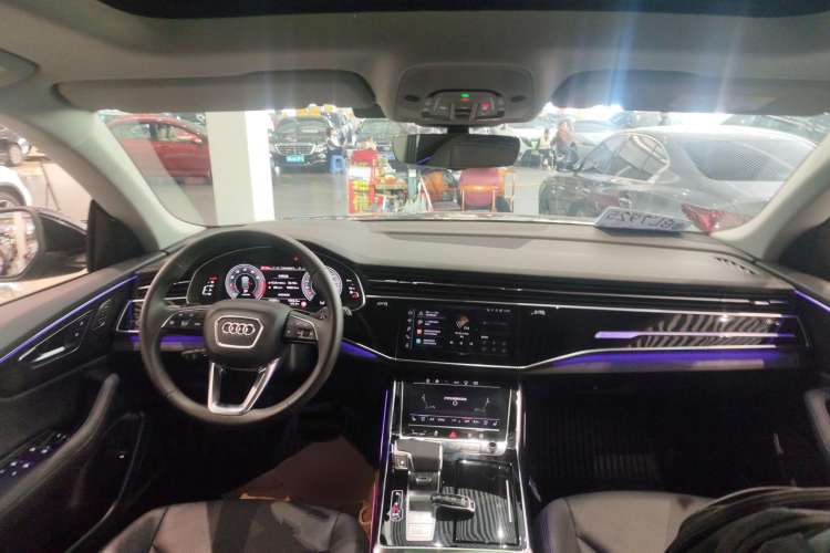Used Audi Q8 2023 55 TFSI Luxury Dynamic Edition Center Console